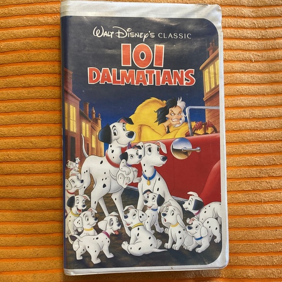 Walt Disney's Classic 101 Dalmatians VHS - Picture 1 of 3